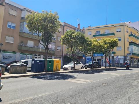 T3 remodelado na Amadora - Falagueira