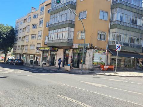 T3 remodelado na Amadora - Falagueira