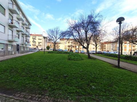 T2 para Reabilitação no Centro de Carnaxide | Elevado Potencial de Valorização