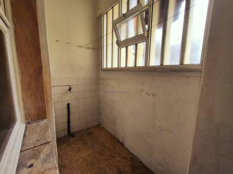 T2 para Reabilitação no Centro de Carnaxide | Elevado Potencial de Valorização