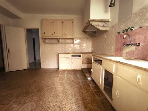 T2 para Reabilitação no Centro de Carnaxide | Elevado Potencial de Valorização