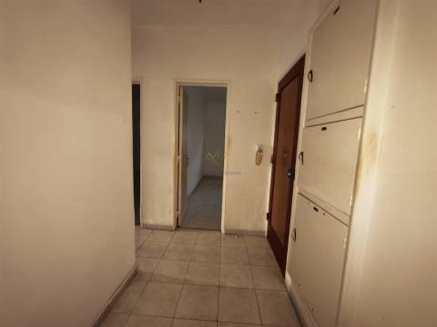 T2 para Reabilitação no Centro de Carnaxide | Elevado Potencial de Valorização