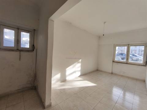 T2 para Reabilitação no Centro de Carnaxide | Elevado Potencial de Valorização