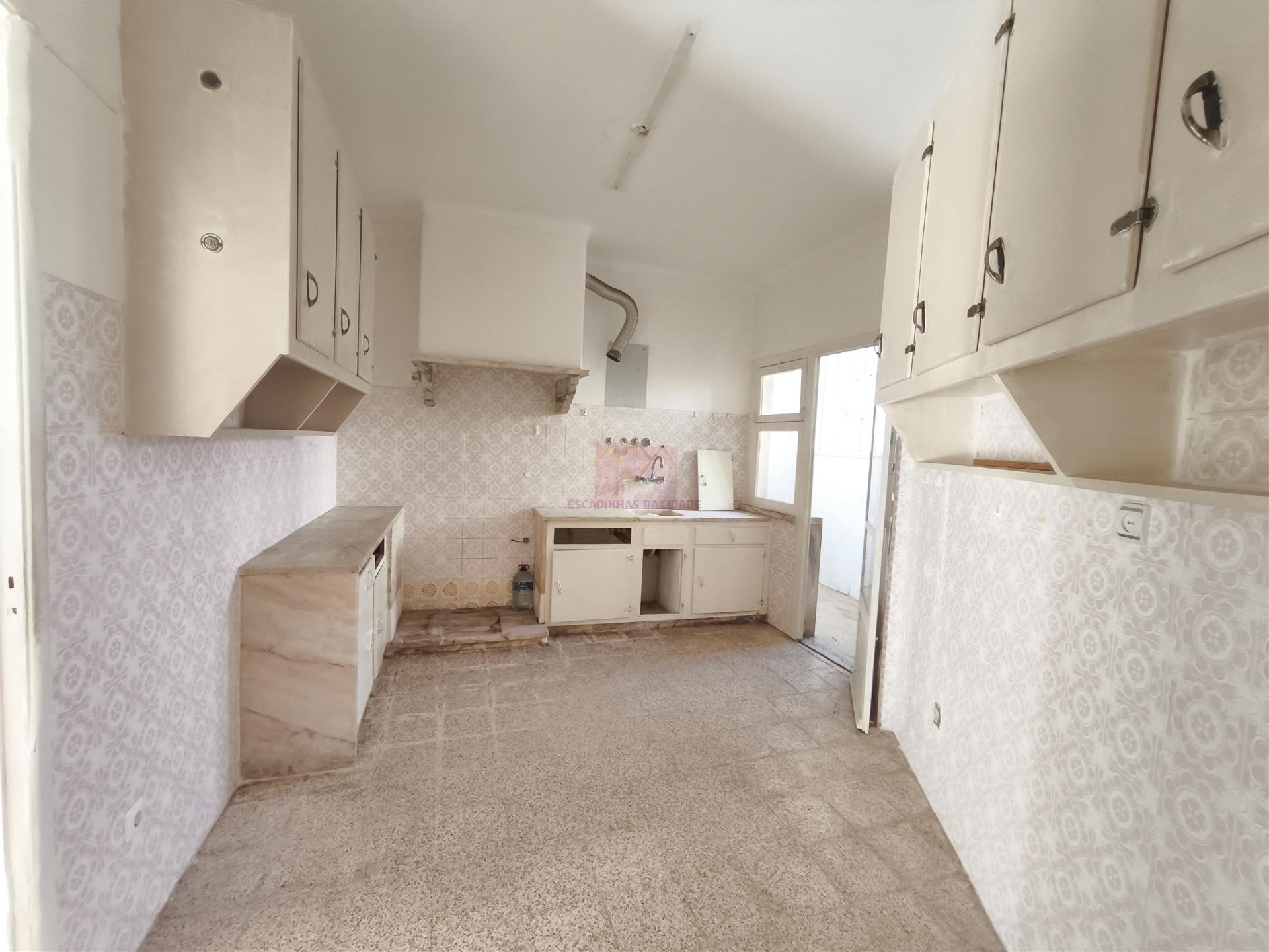 T2 para Reabilitação no Centro de Carnaxide | Elevado Potencial de Valorização