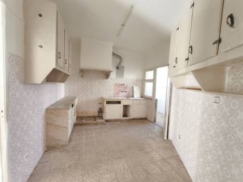 T2 para Reabilitação no Centro de Carnaxide | Elevado Potencial de Valorização