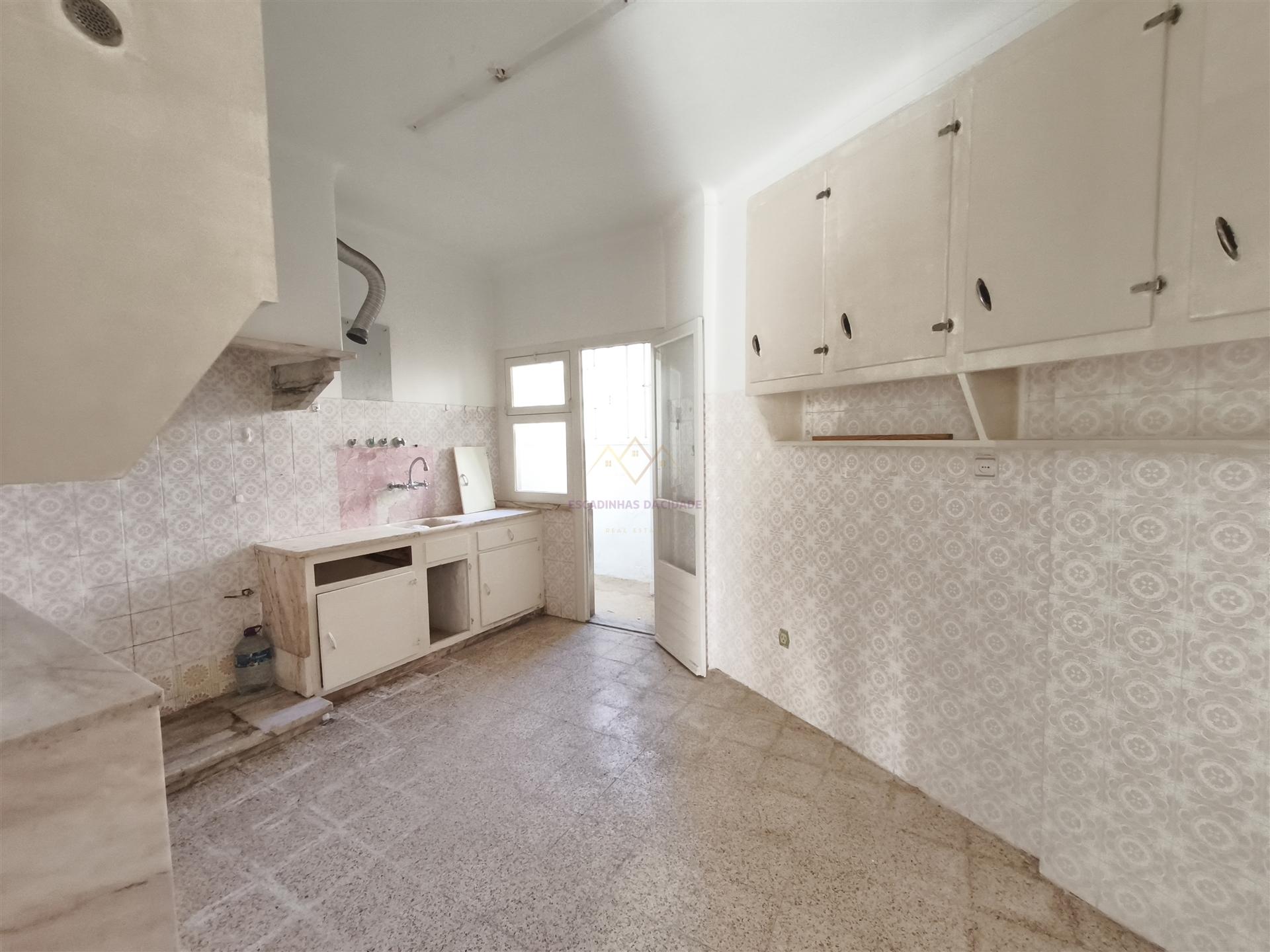 T2 para Reabilitação no Centro de Carnaxide | Elevado Potencial de Valorização