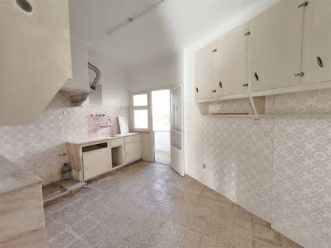 T2 para Reabilitação no Centro de Carnaxide | Elevado Potencial de Valorização