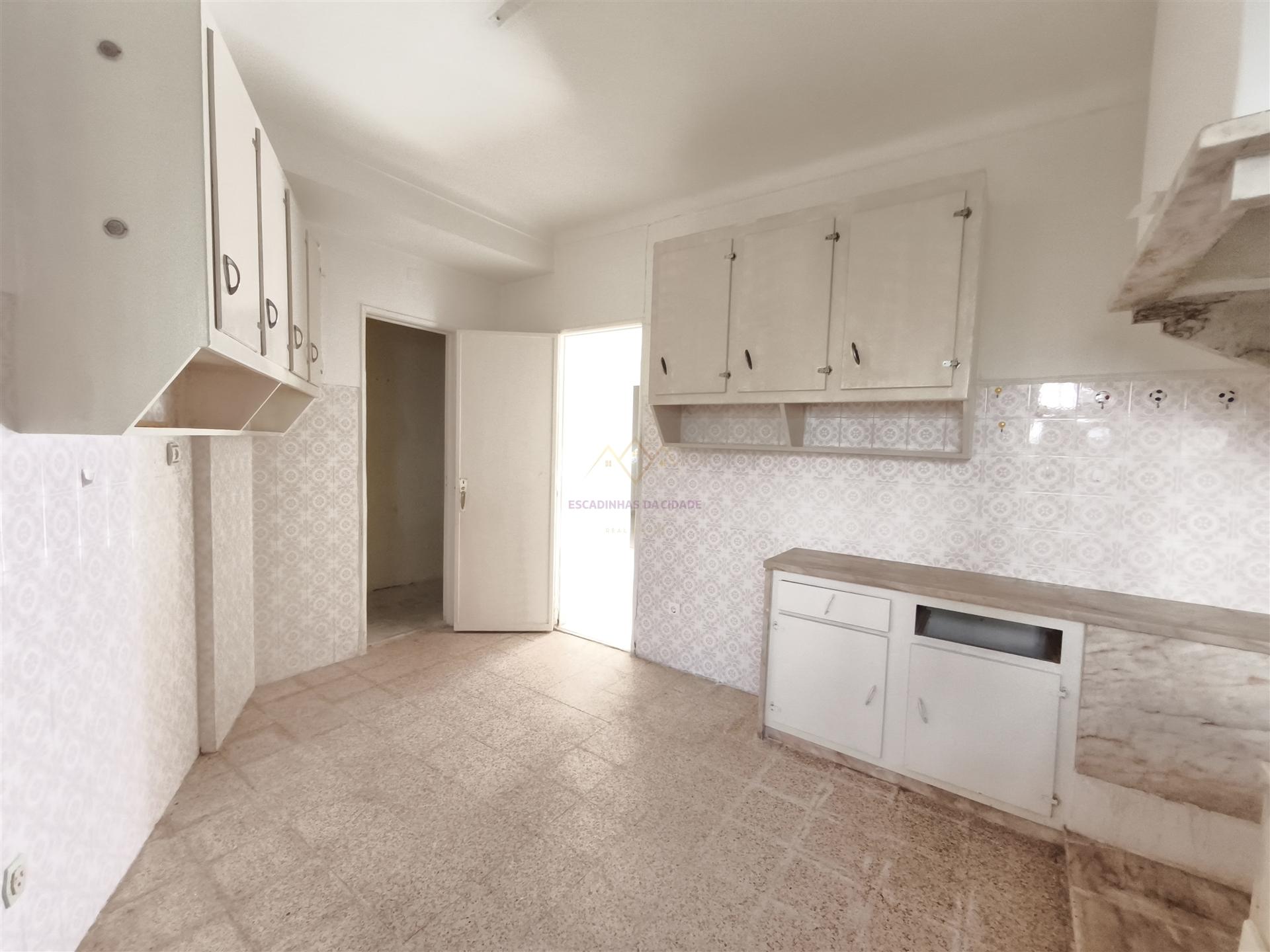 T2 para Reabilitação no Centro de Carnaxide | Elevado Potencial de Valorização