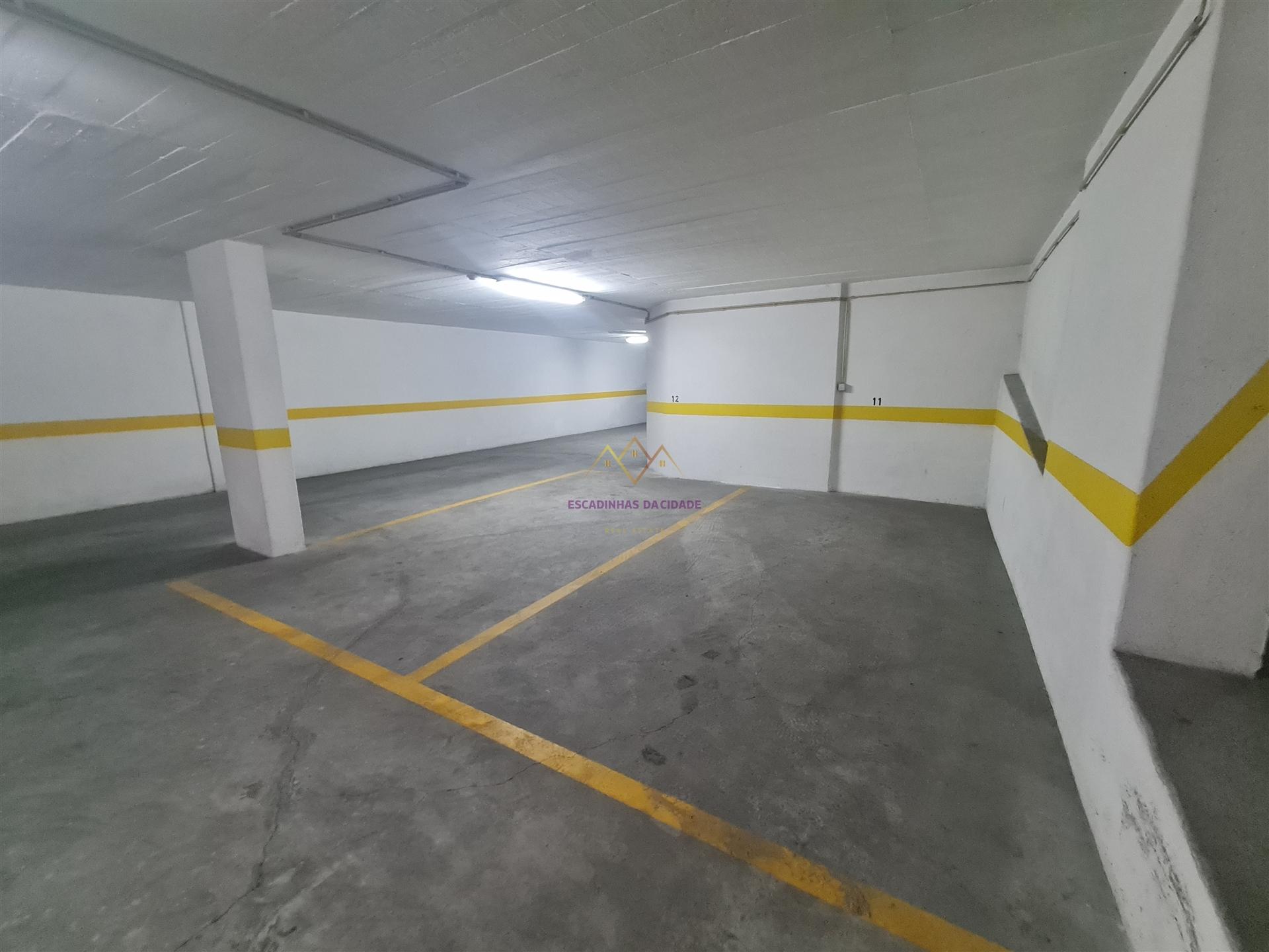 Parqueamentos para venda na Rua de São Domingos Benfica