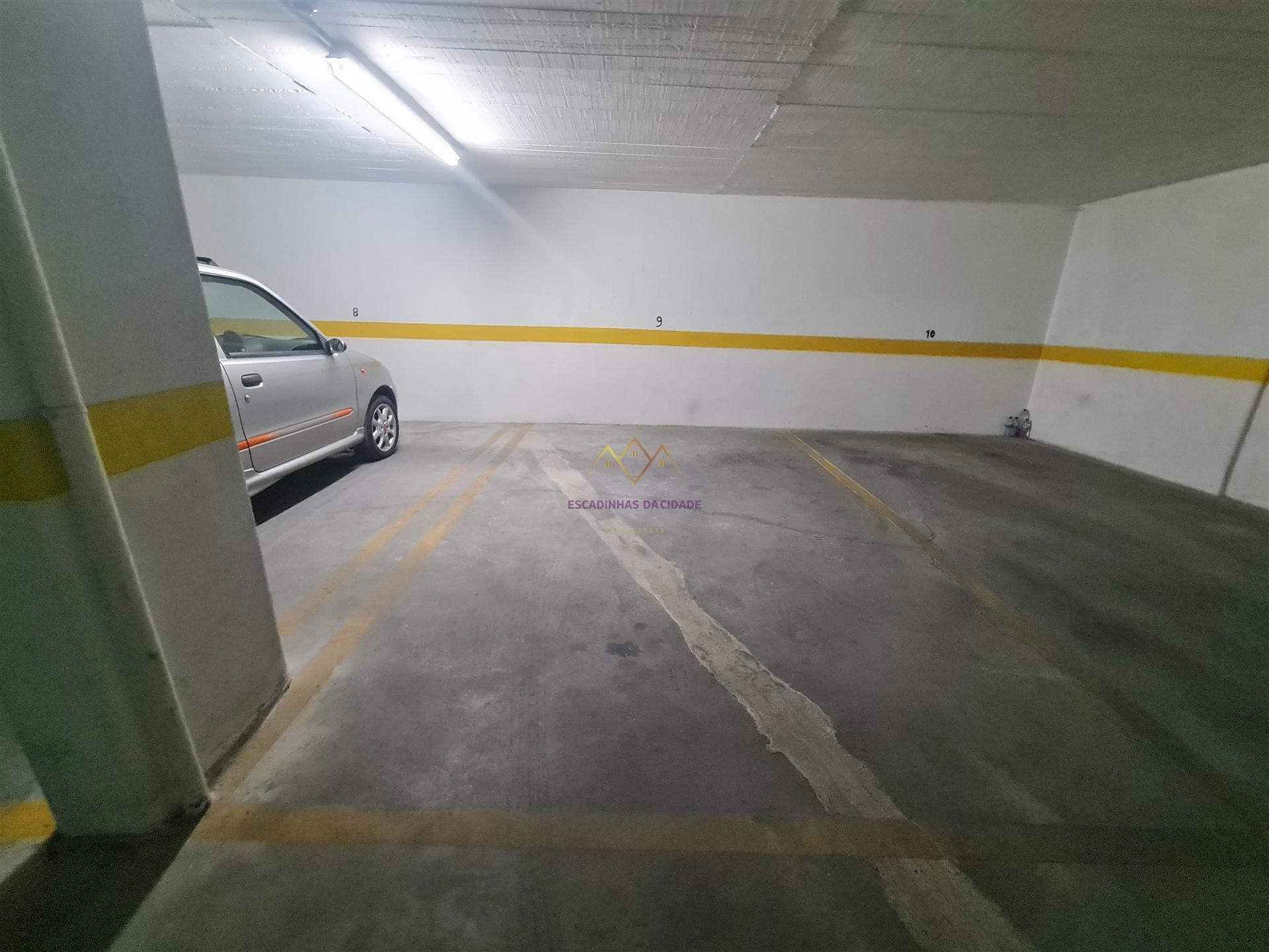 Parqueamentos para venda na Rua de São Domingos Benfica