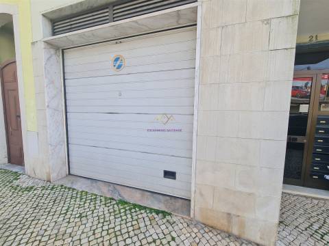 Parqueamentos para venda na Rua de São Domingos Benfica