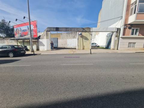 Parqueamentos para venda na Rua de São Domingos Benfica