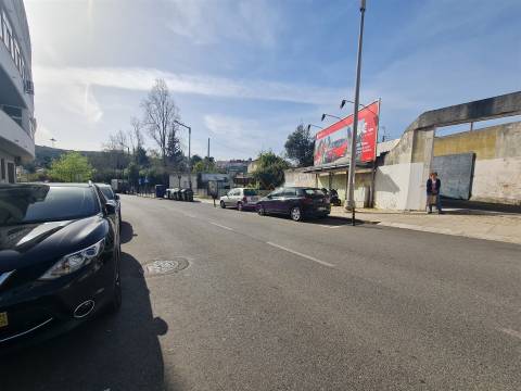 Parqueamentos para venda na Rua de São Domingos Benfica