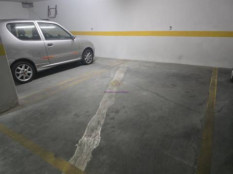 Parqueamentos para venda na Rua de São Domingos Benfica