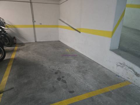 Parqueamentos para venda na Rua de São Domingos Benfica