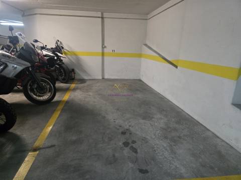 Parqueamentos para venda na Rua de São Domingos Benfica