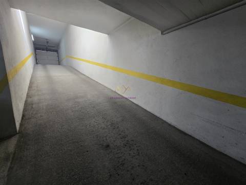 Parqueamentos para venda na Rua de São Domingos Benfica