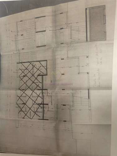 Armazém Versátil com 220 m2 em Campolide – Excelente Logística e Acessos Rápidos