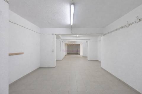 Armazém Versátil com 220 m2 em Campolide – Excelente Logística e Acessos Rápidos