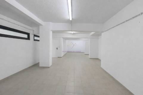 Armazém Versátil com 220 m2 em Campolide – Excelente Logística e Acessos Rápidos