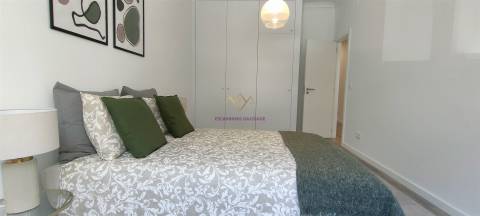 Apartamento T2 totalmente remodelado em Benfica