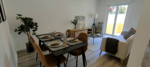 Apartamento T2 totalmente remodelado em Benfica