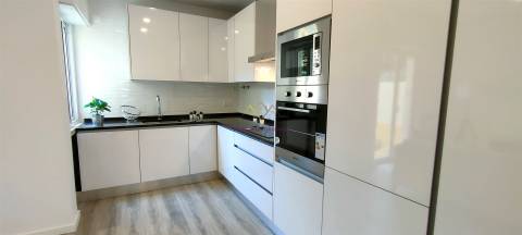 Apartamento T2 totalmente remodelado em Benfica