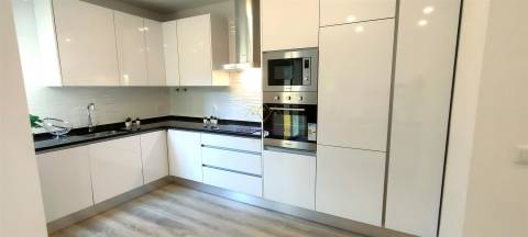 Apartamento T2 totalmente remodelado em Benfica