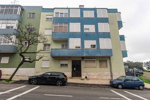 T2 com Arrecadação, na Falagueira junto ao Parque Aventura