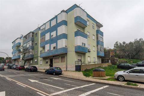 T2 com Arrecadação, na Falagueira junto ao Parque Aventura