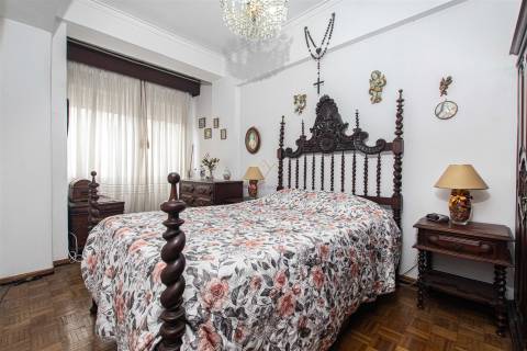 T2 com Arrecadação, na Falagueira junto ao Parque Aventura