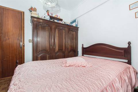 T2 com Arrecadação, na Falagueira junto ao Parque Aventura