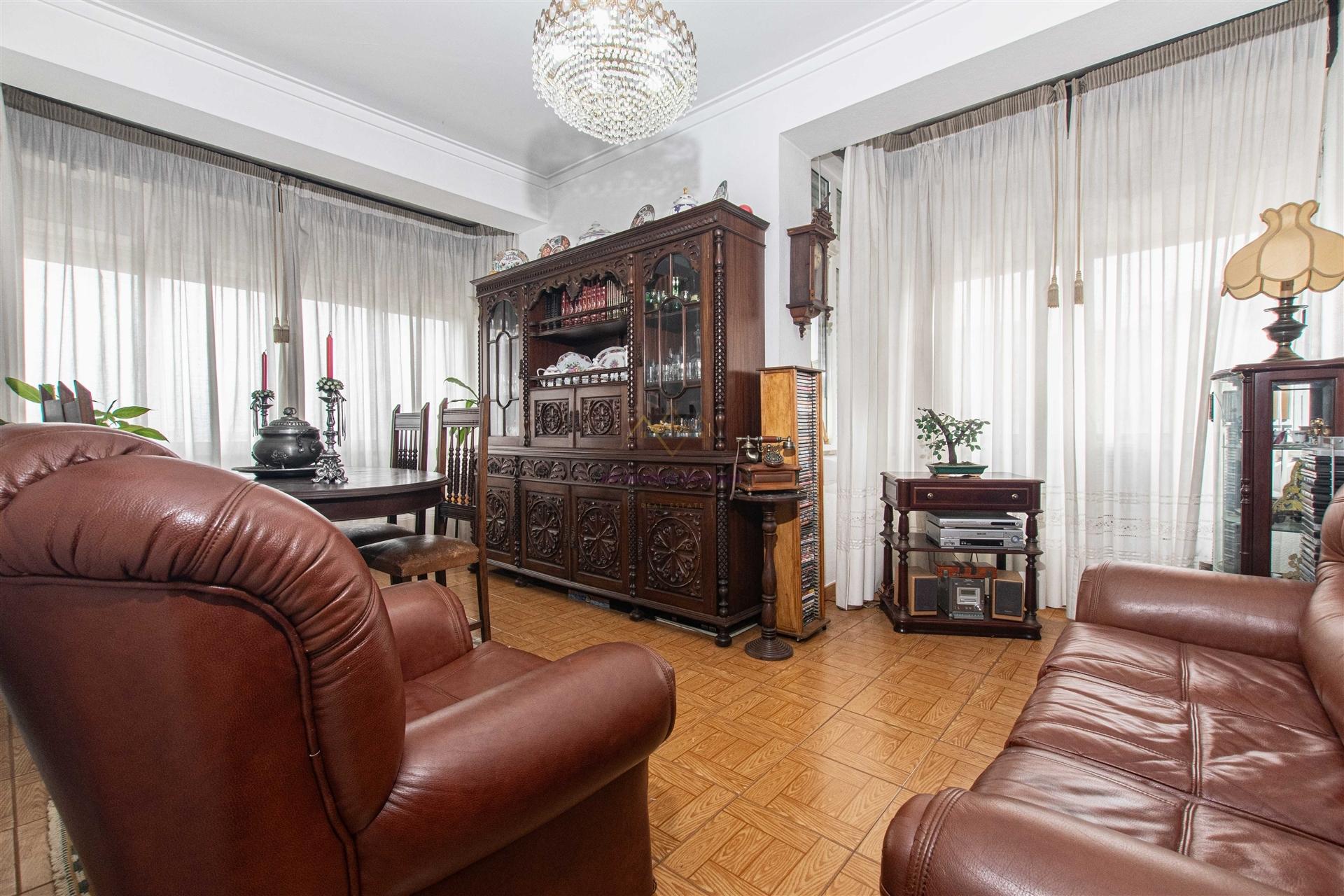 T2 com Arrecadação, na Falagueira junto ao Parque Aventura