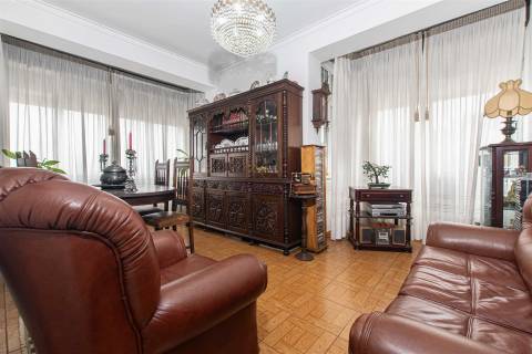 T2 com Arrecadação, na Falagueira junto ao Parque Aventura