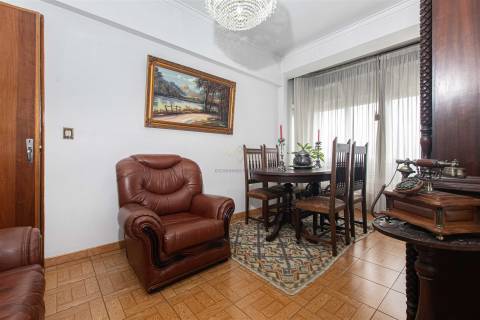 T2 com Arrecadação, na Falagueira junto ao Parque Aventura