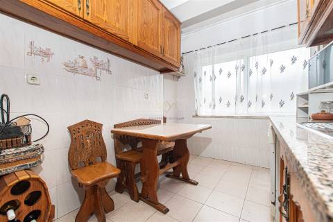 T2 com Arrecadação, na Falagueira junto ao Parque Aventura