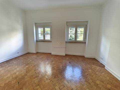 T3 Duplex na Graça a 7 min do Metro e Comboio