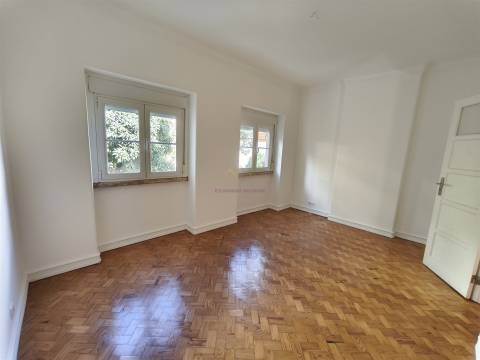 T3 Duplex na Graça a 7 min do Metro e Comboio