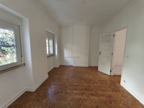 T3 Duplex na Graça a 7 min do Metro e Comboio