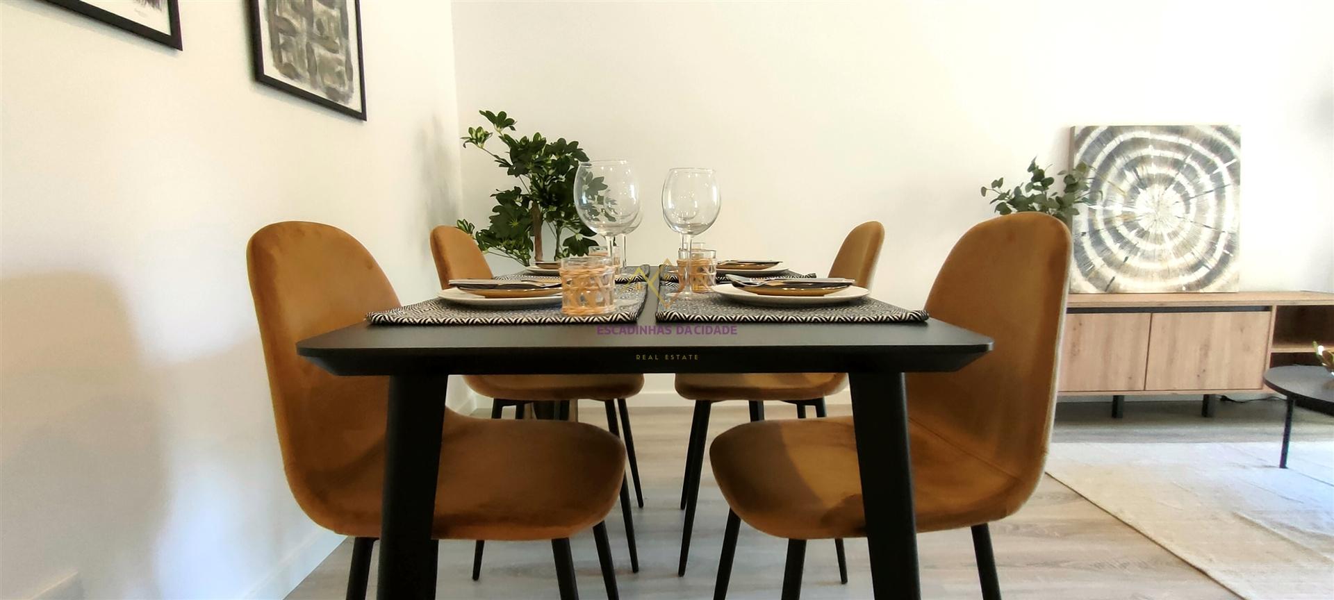 Apartamento T3 remodelado, mobilado e equipado, na melhor localização de Benfica