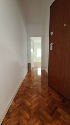 T2 Remodelado a Estrear com Terraço Privativo em Campolide