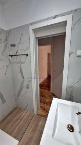 T2 Remodelado a Estrear com Terraço Privativo em Campolide