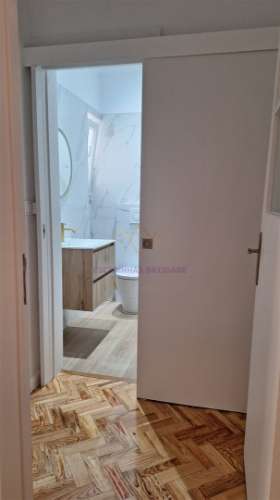 T2 Remodelado a Estrear com Terraço Privativo em Campolide