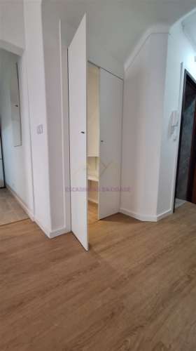 T2 Remodelado a Estrear com Terraço Privativo em Campolide