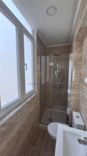 T2 Remodelado a Estrear com Terraço Privativo em Campolide