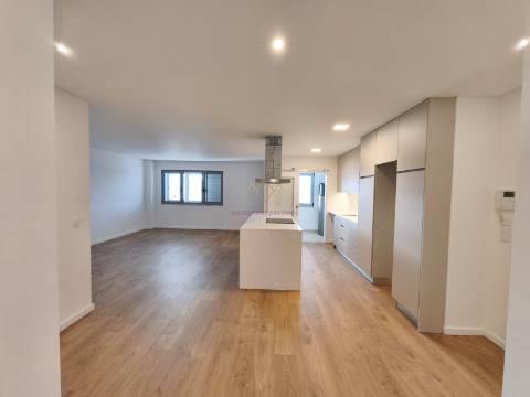 Apartamento T1 com Arrecadação Novo a Estrear