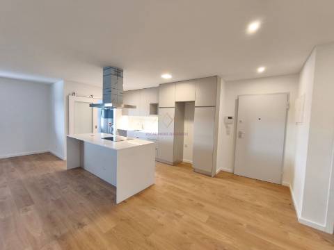 Apartamento T1 com Arrecadação Novo a Estrear