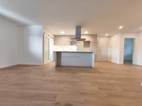 Apartamento T1 com Arrecadação Novo a Estrear