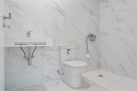 T2 com Parqueamento e Acabamentos Modernos, na Apelação, Loures