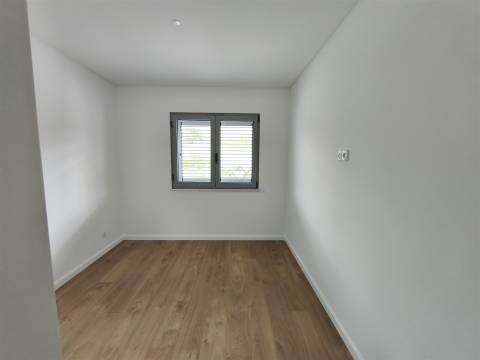 Viver com Qualidade Começa Aqui | T2 de 92 m² com Arrecadação